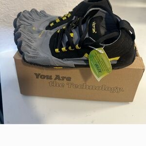 Vibram Walking Shoes NWT